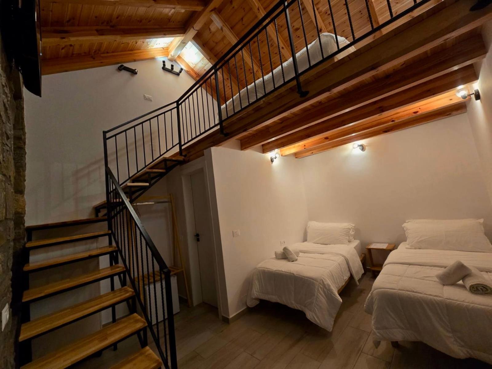 Gogo Moustache Guest House Përmet Exterior foto